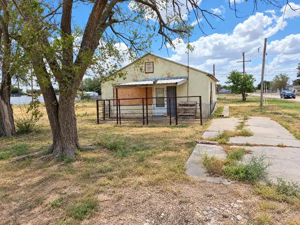 402 10th Street, Ralls, TX 79357