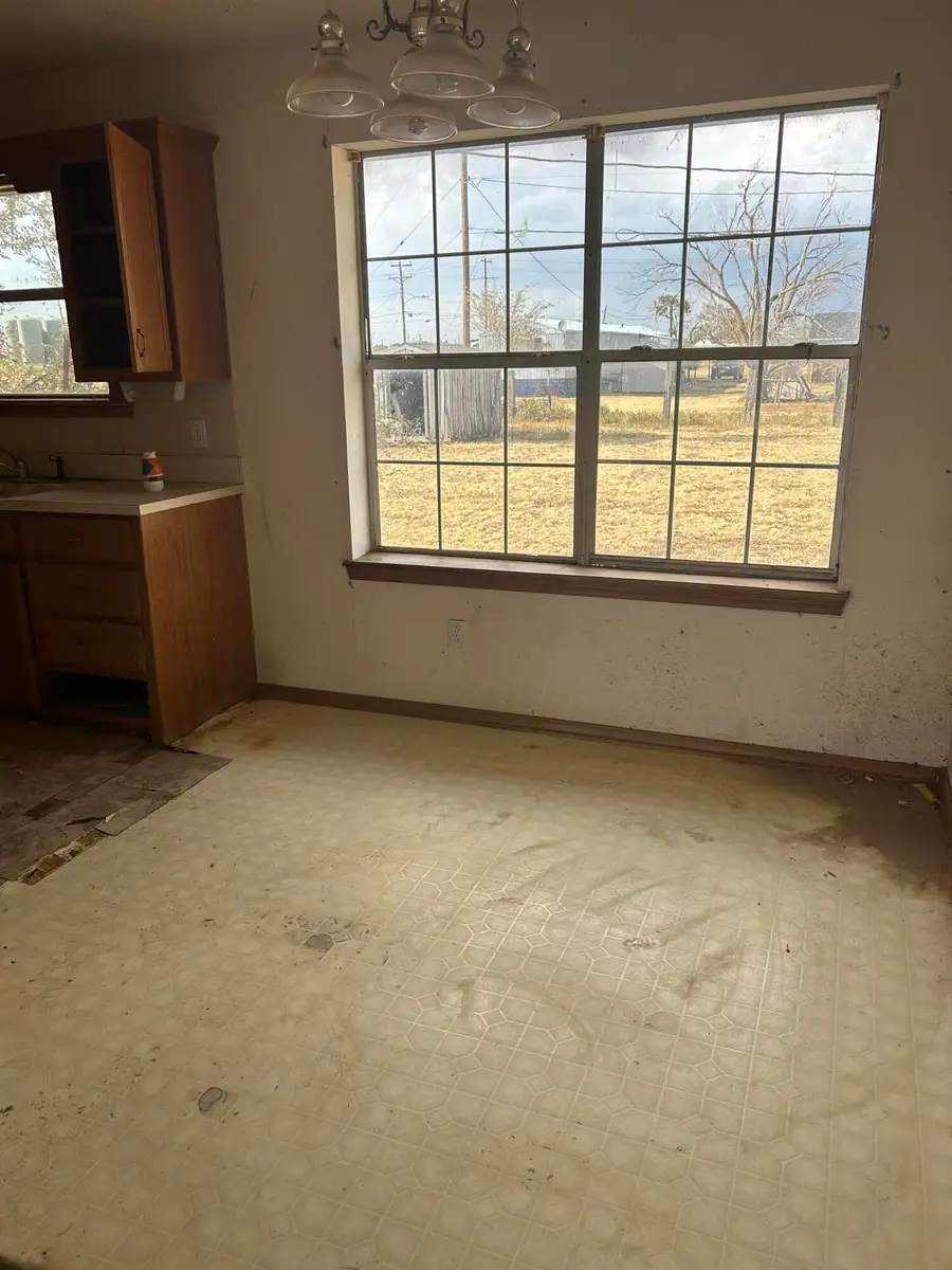 502 E 3rd Street, Hale Center, TX 79041 - #2