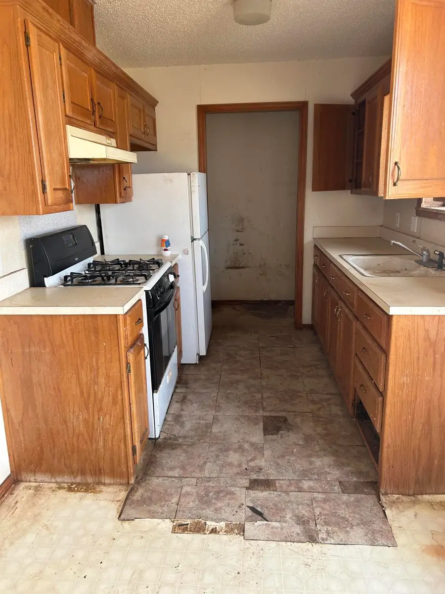 502 E 3rd Street, Hale Center, TX 79041 - #3