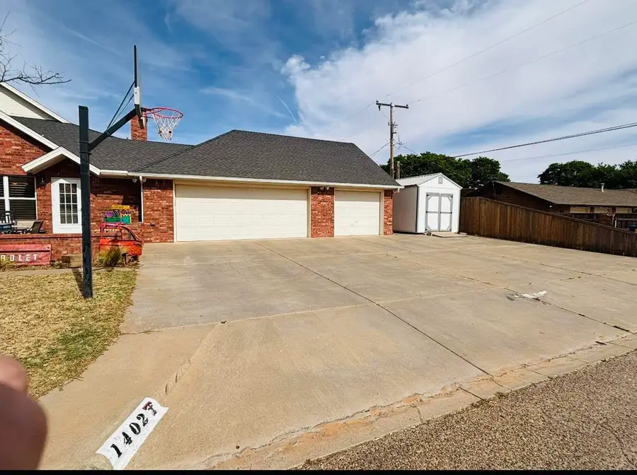 1402 9th Street, Shallowater, TX 79363 - #3