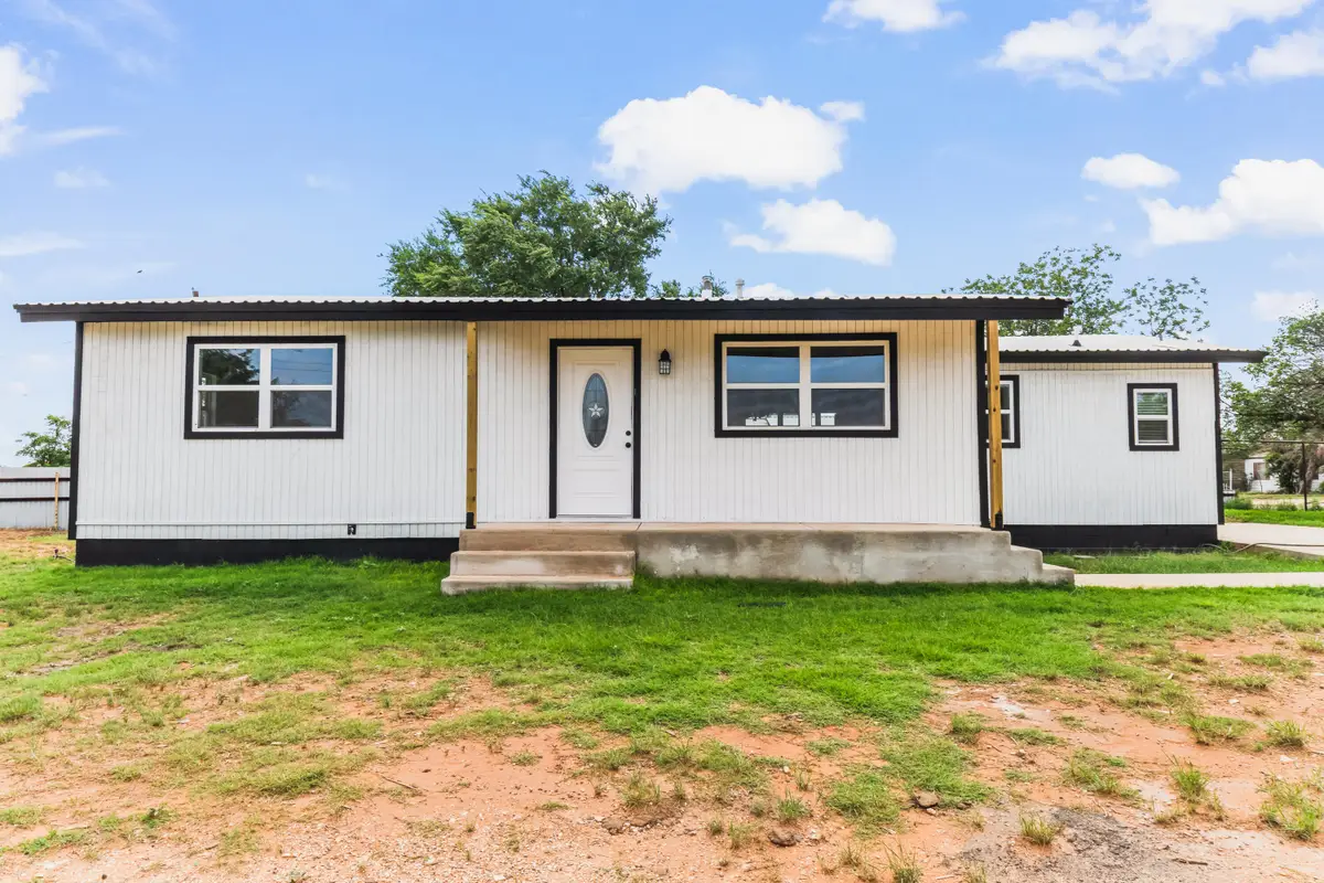 401 E 8th Street, Sundown, TX 79372 - #1