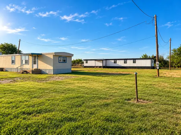 201 W Noble Street, New Deal, TX 79350