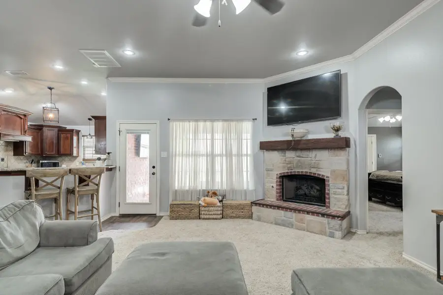 616 N 6th Street, Wolfforth, TX 79382 - #2