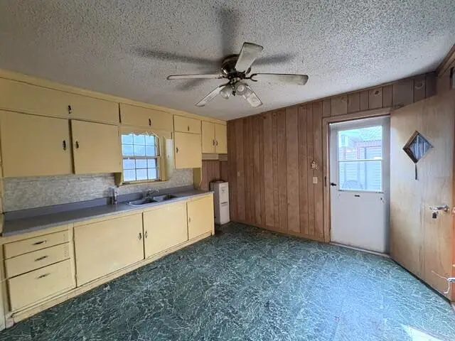 1816 N 2nd Street, Tahoka, TX 79373 - #2