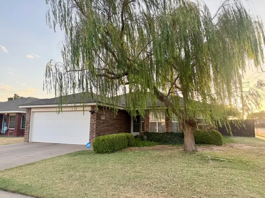 1102 Justice Avenue, Lubbock, TX 79416 - #2