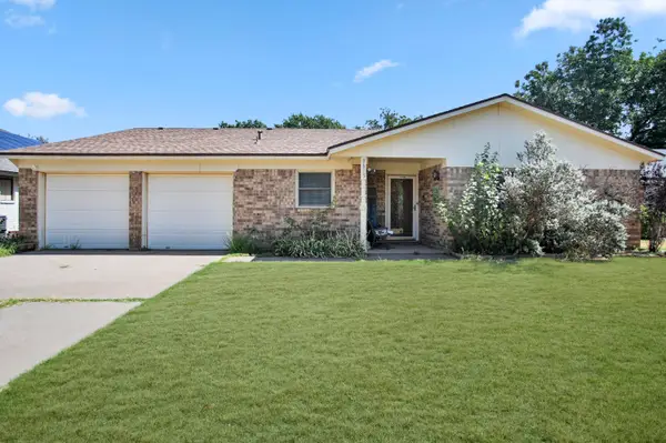 8615 Knoxville Avenue, Lubbock, TX 79423
