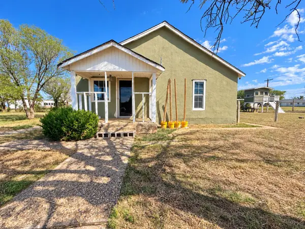 1220 S 10th Street, Slaton, TX 79364