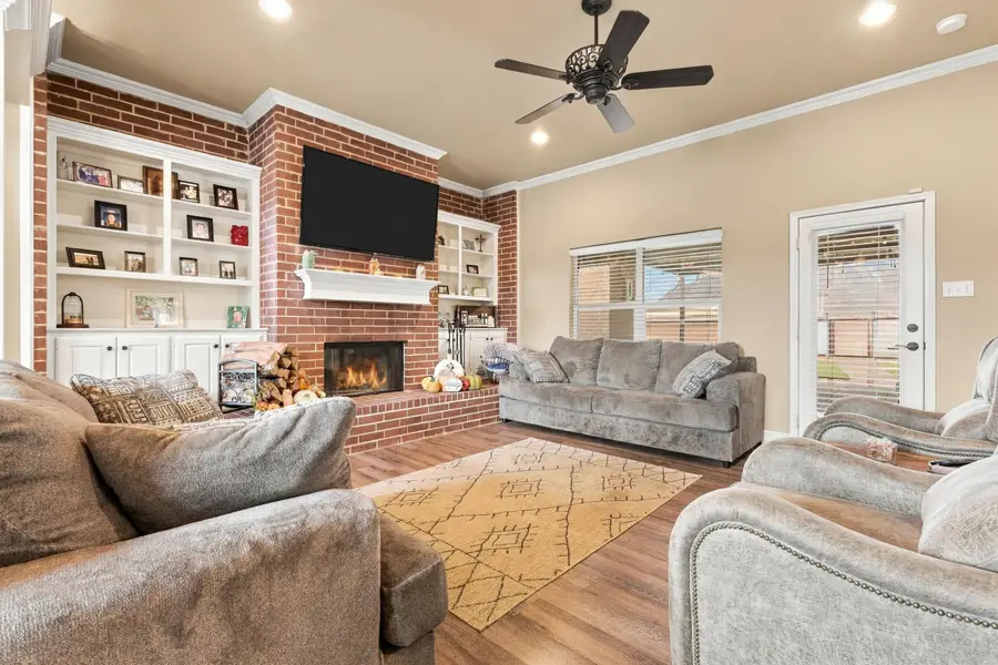 1327 Yorkshire Avenue, Wolfforth, TX 79382 - #3