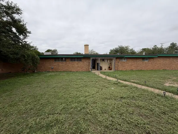 202 Country Club Lane, Levelland, TX 79336