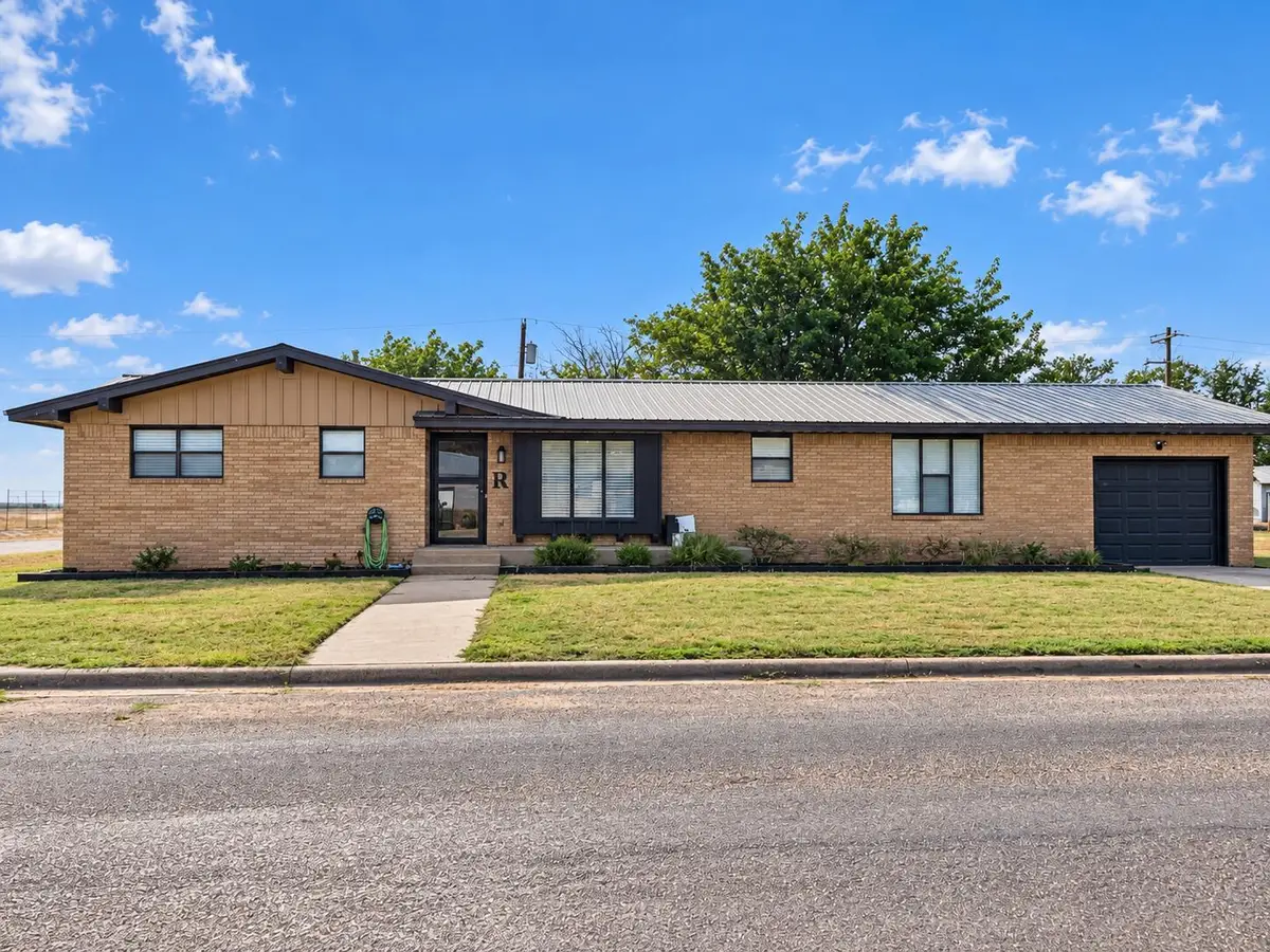 572 N Goodall Avenue, Jayton, TX 79528 - #1