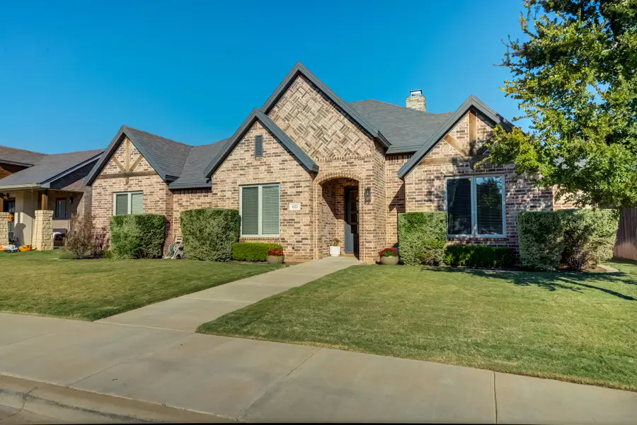 622 N 10th Street, Wolfforth, TX 79382 - #2