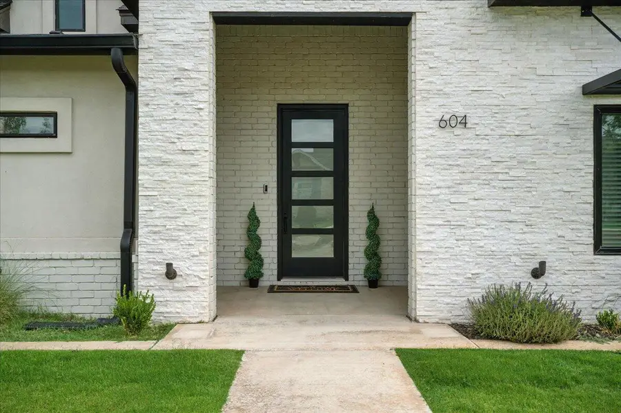 604 N 9th Street, Wolfforth, TX 79382 - #2