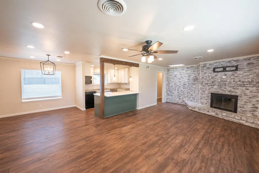 1304 8th Street, Shallowater, TX 79363 - #2