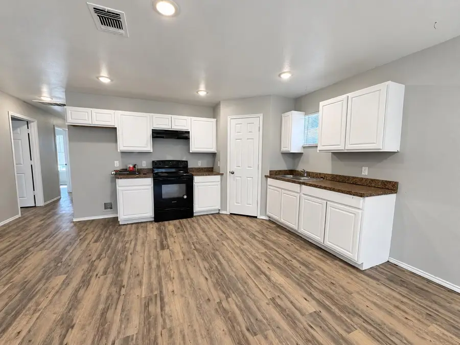 3606 E 3rd Place, Lubbock, TX 79403 - #3