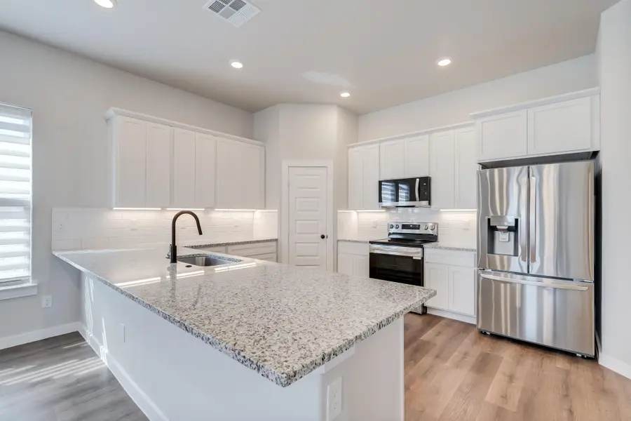 309 E 24th Street, Wolfforth, TX 79382 - #3