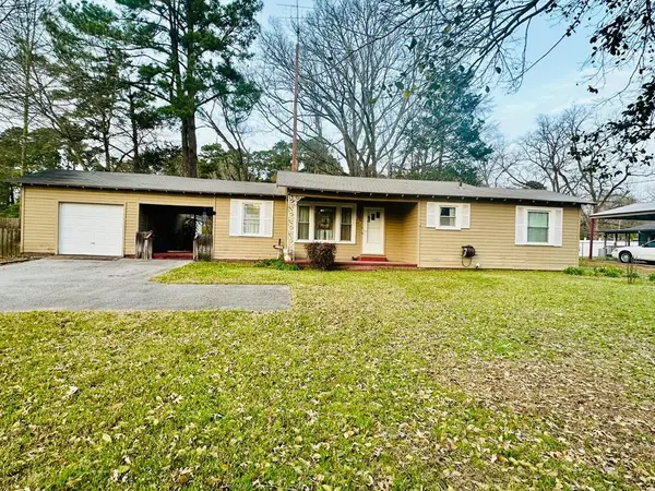 208 Watlington Street, Center, TX 75935