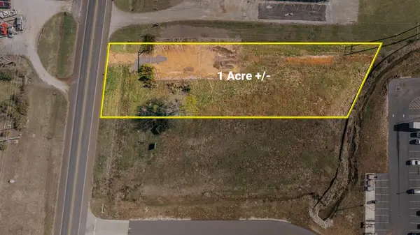 2221 N Stallings Drive, Nacogdoches, TX 75964
