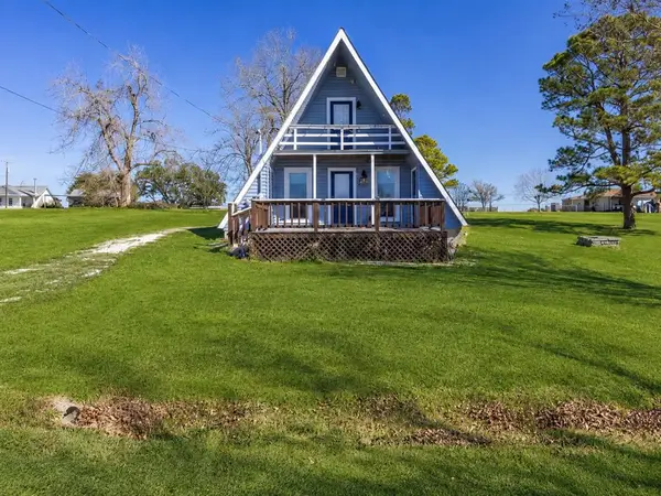 221 Crestmont St, Point Blank, TX 77364
