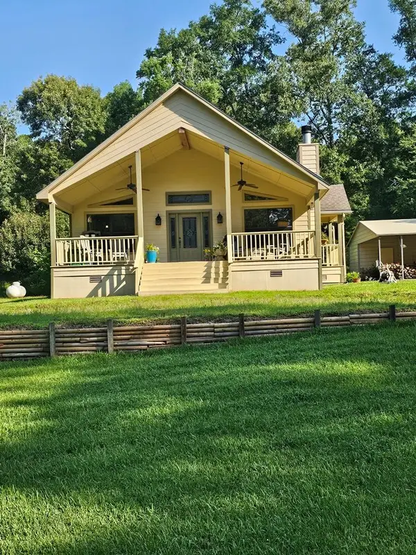 115 Lakecrest Drive, Etoile, TX 75944