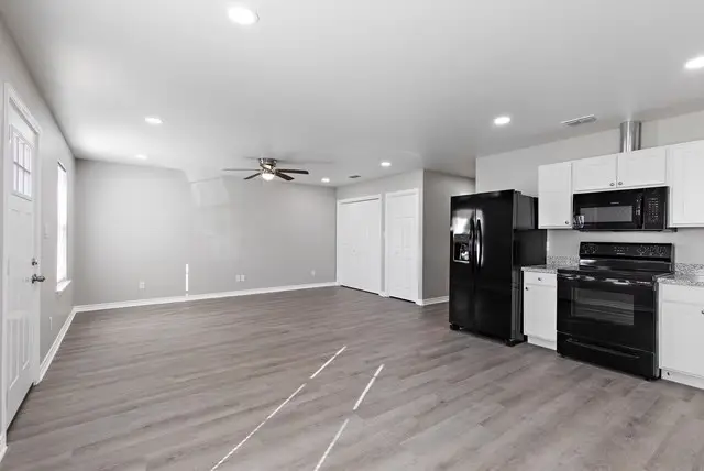 215 Beall St, Nacogdoches, TX 75965 - #3