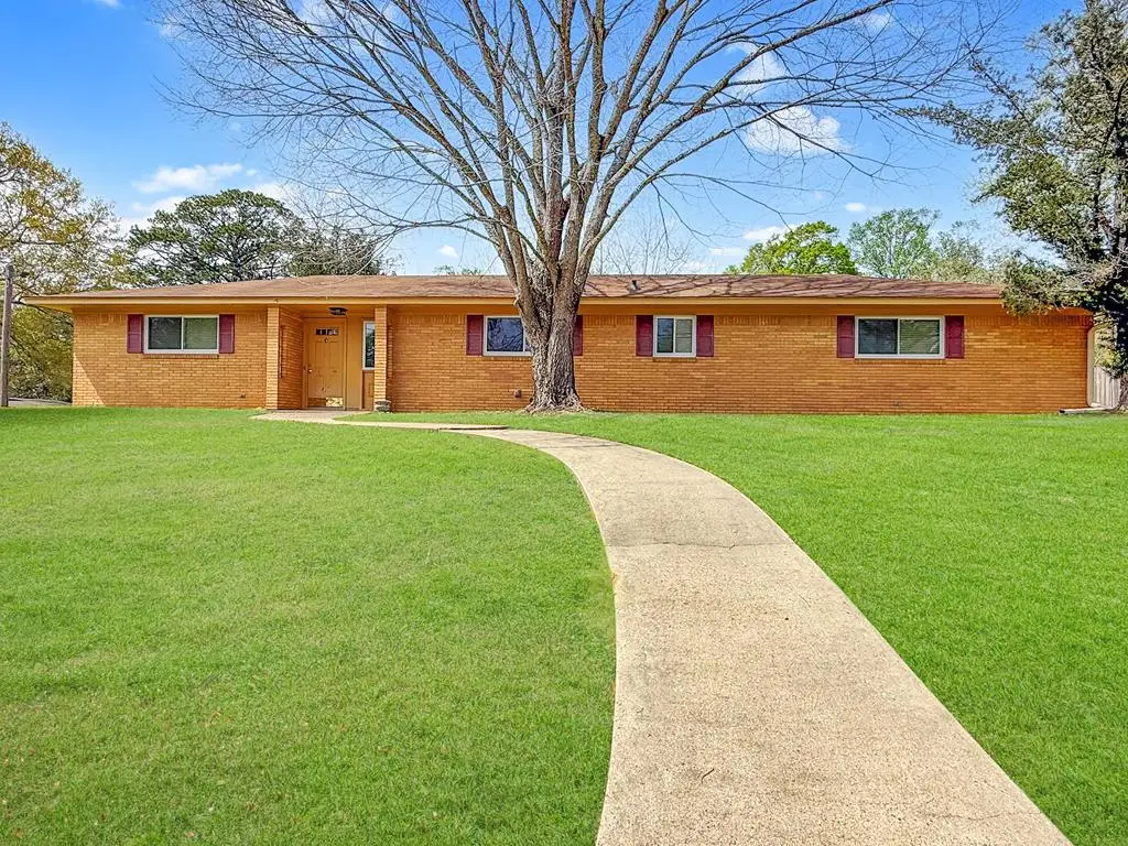 213 N Peachtree Street, Jasper, TX 75951 - #1