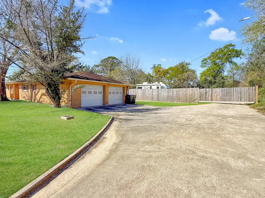 213 N Peachtree Street, Jasper, TX 75951 - #2