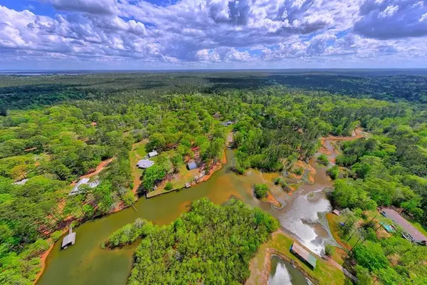 335 Arrowcrest Drive, Hemphill, TX 75948
