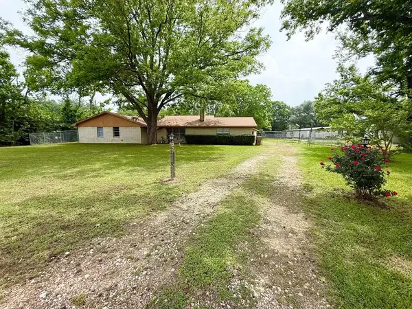 204 Us Hwy 287, Elkhart, TX 75839