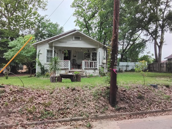 213 Flora Street, Nacogdoches, TX 75964