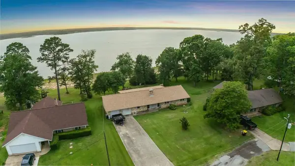 501 County Road 5597, Etoile, TX 75944