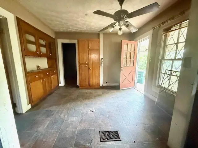 318 Brewer St, Nacogdoches, TX 75961 - #2