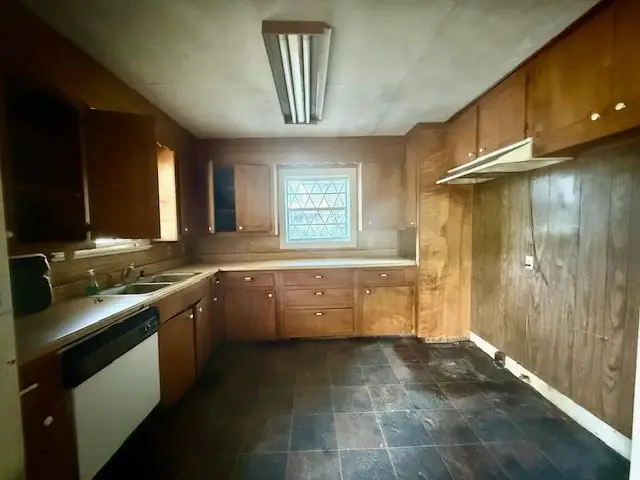 318 Brewer St, Nacogdoches, TX 75961 - #3