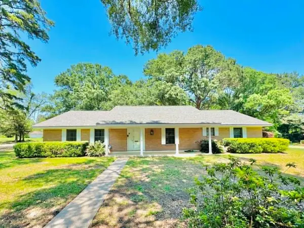 8 Lane, Center, TX 75935