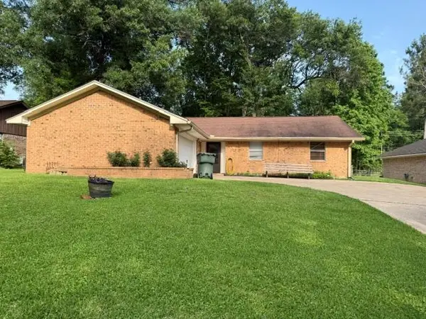 305 Robinhood, Nacogdoches, TX 75961