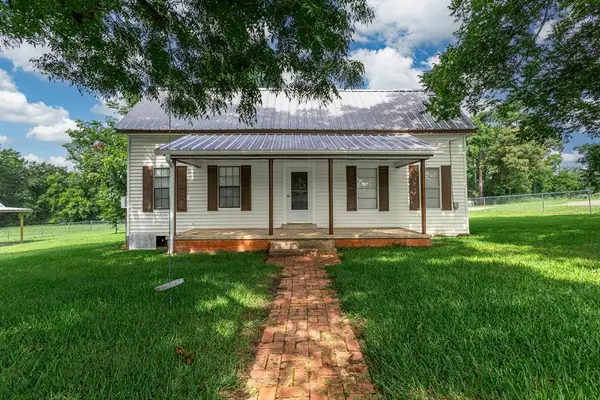 903 Maple Ave, Cushing, TX 75760