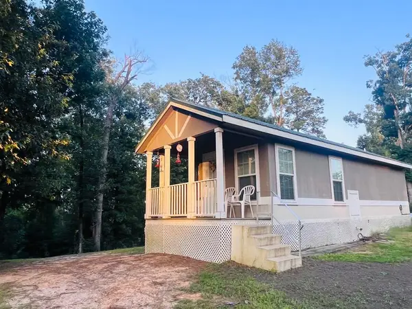 430 Pine Cone Lane, Hemphill, TX 75948