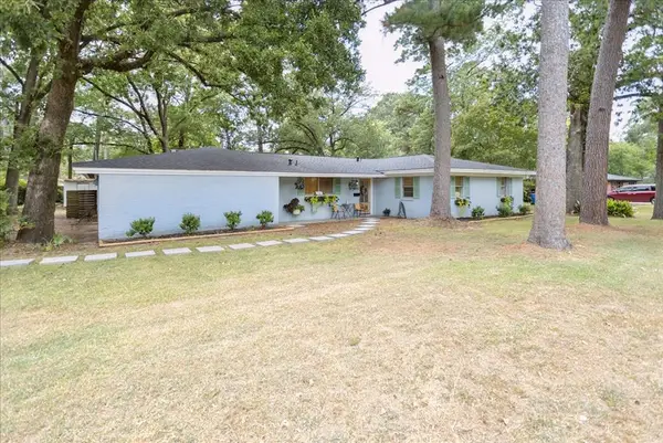 1302 Shadybrook Drive, Lufkin, TX 75904