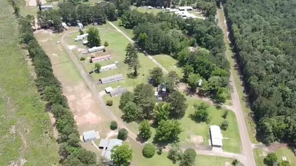 456 Jeans Trailer Park, Hemphill, TX 75948