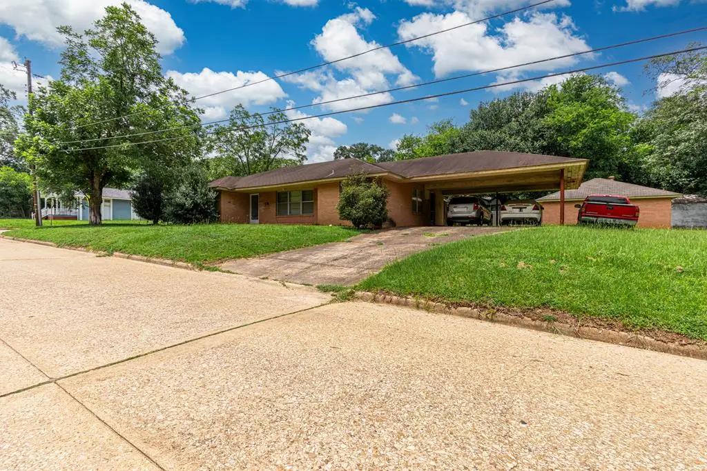 203 N Sanders St, Nacogdoches, TX 75961 - #1