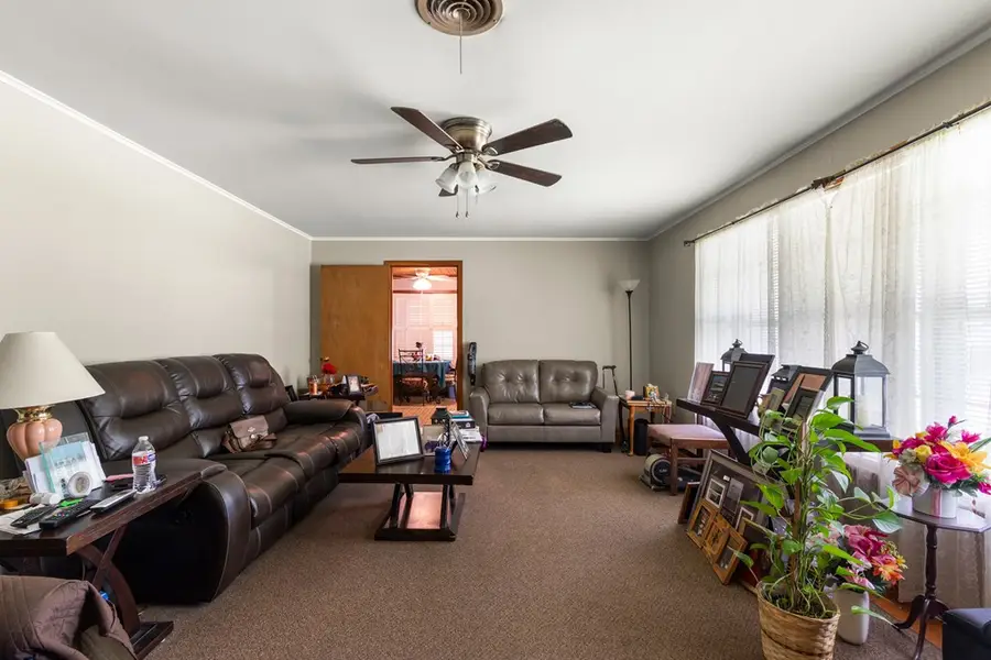 203 N Sanders St, Nacogdoches, TX 75961 - #3