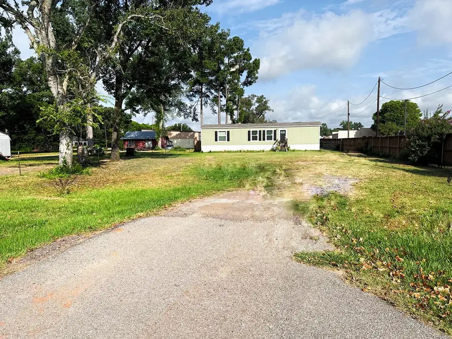 34 W 4th Street, Wells, TX 75976 - #2