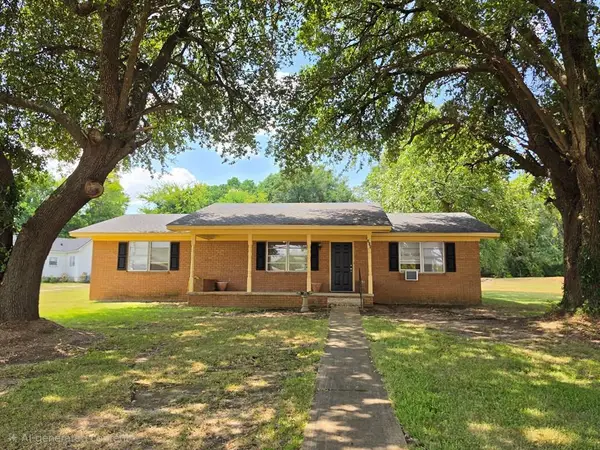 710 Spruce Ave., Cushing, TX 75760