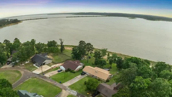 501 County Road 5597, Etoile, TX 75944