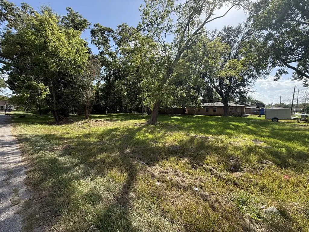 2015 Toledo St, Beaumont, TX 77703 - #1