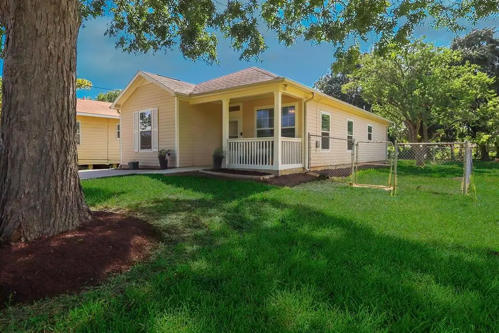 203 3rd St N, Texas City, TX 77590 - #1