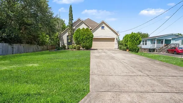 2424 Rue De Lafittest, San Leon, TX 77539