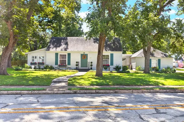 919 East Houston, Crockett, TX 75835