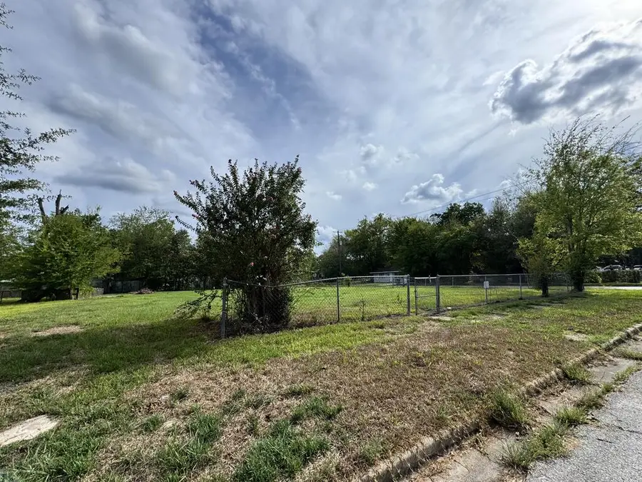 609 Persimmon Avenue, Lufkin, TX 75904 - #2