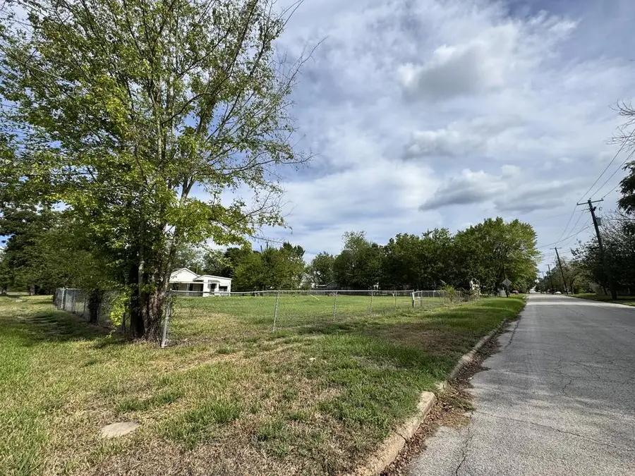 609 Persimmon Avenue, Lufkin, TX 75904 - #3