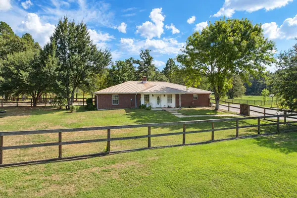 1006 Campus Drive, Zavalla, TX 75980